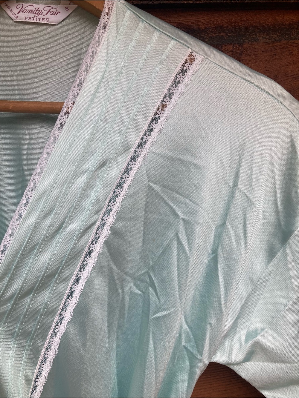 Vintage Vanity Robe - Picture 4 of 7